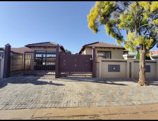 3 BEDROOM HOUSE FOR SALE IN THE ORCHARDS